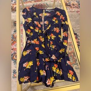 Urban Outfitters deep v floral romper size xs